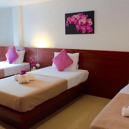 Phuthara Hostel Phuket Extérieur photo