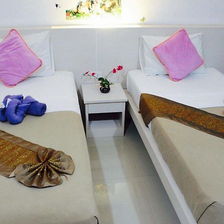 Phuthara Hostel Phuket Extérieur photo
