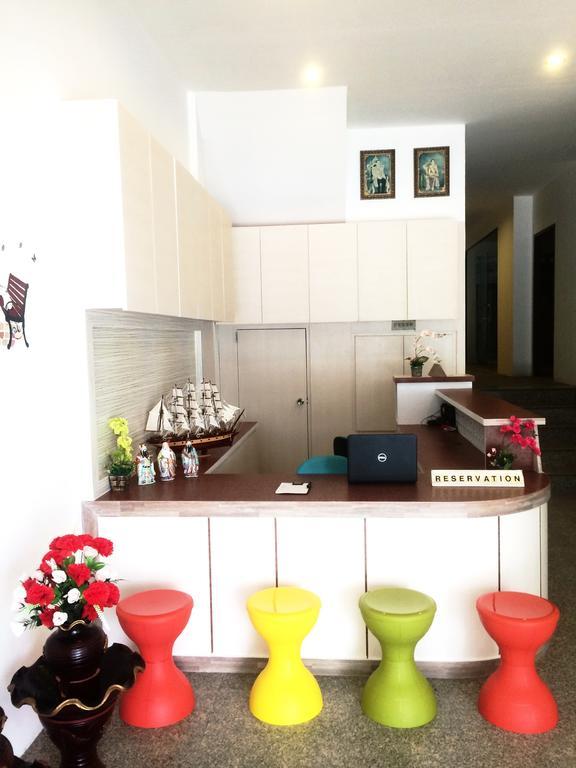 Phuthara Hostel Phuket Extérieur photo