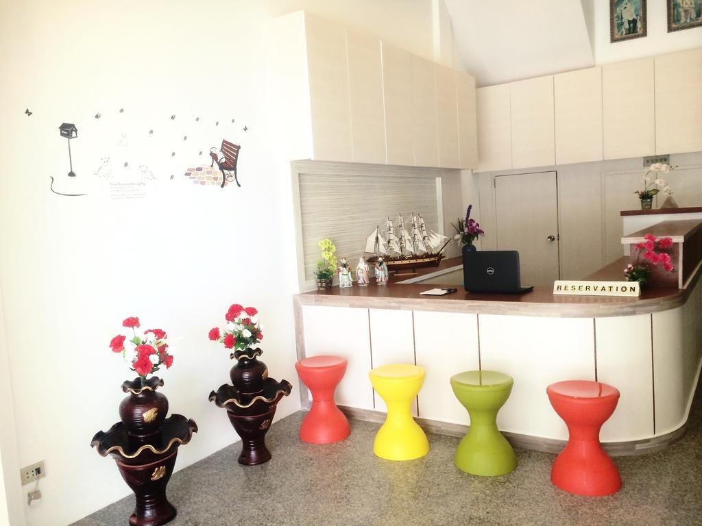 Phuthara Hostel Phuket Extérieur photo