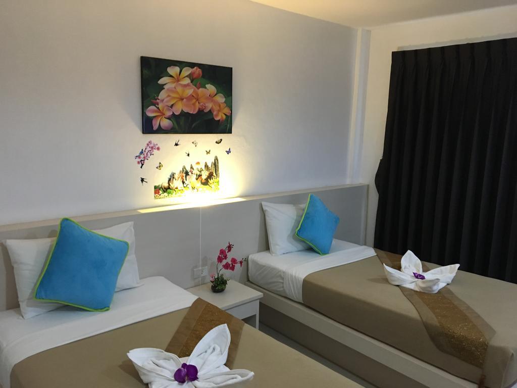 Phuthara Hostel Phuket Extérieur photo
