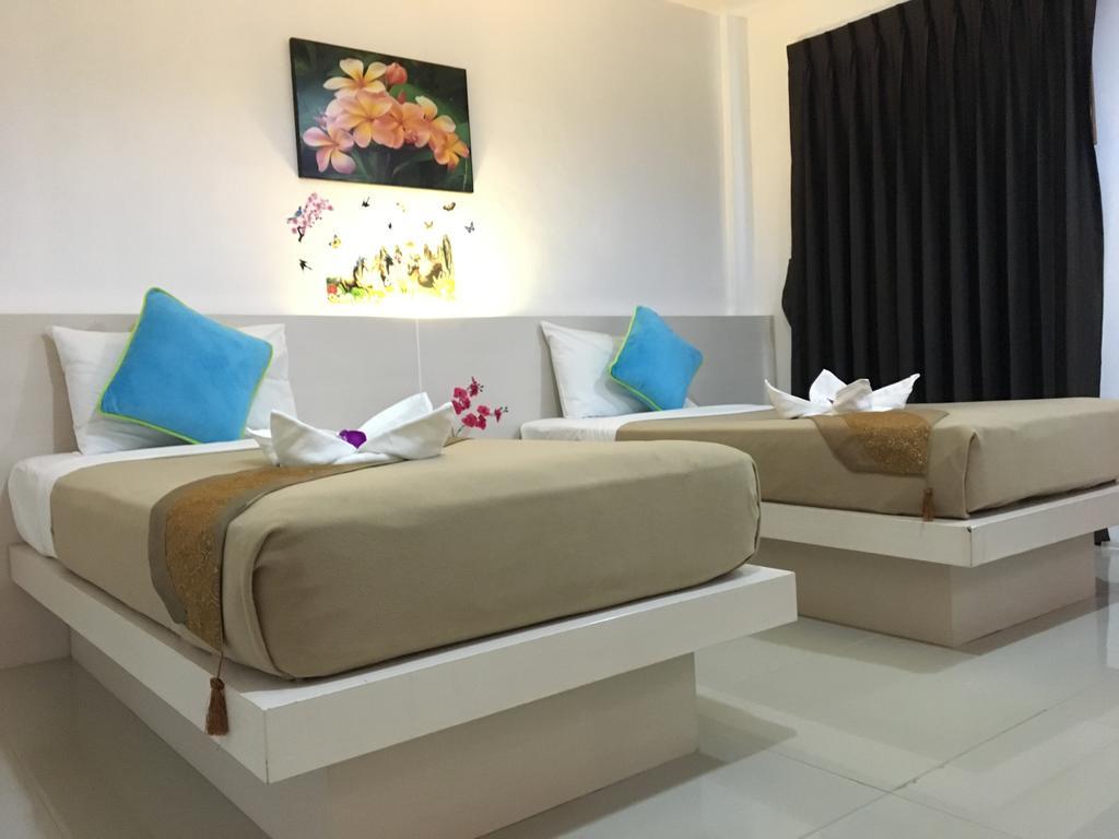 Phuthara Hostel Phuket Extérieur photo