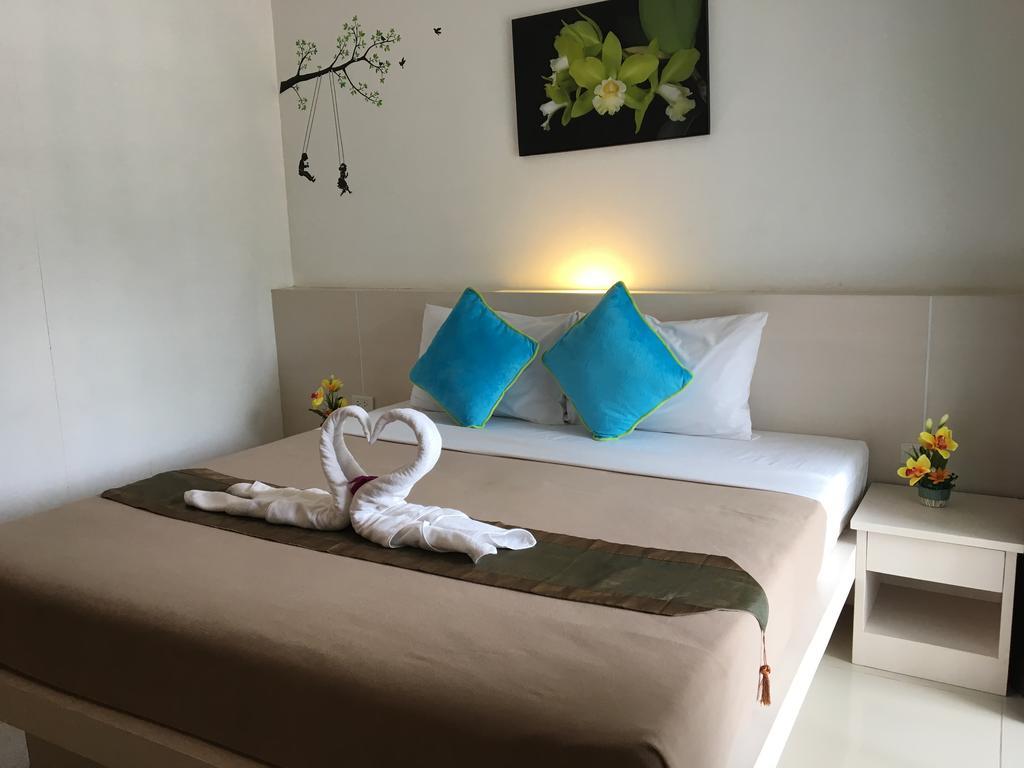 Phuthara Hostel Phuket Extérieur photo