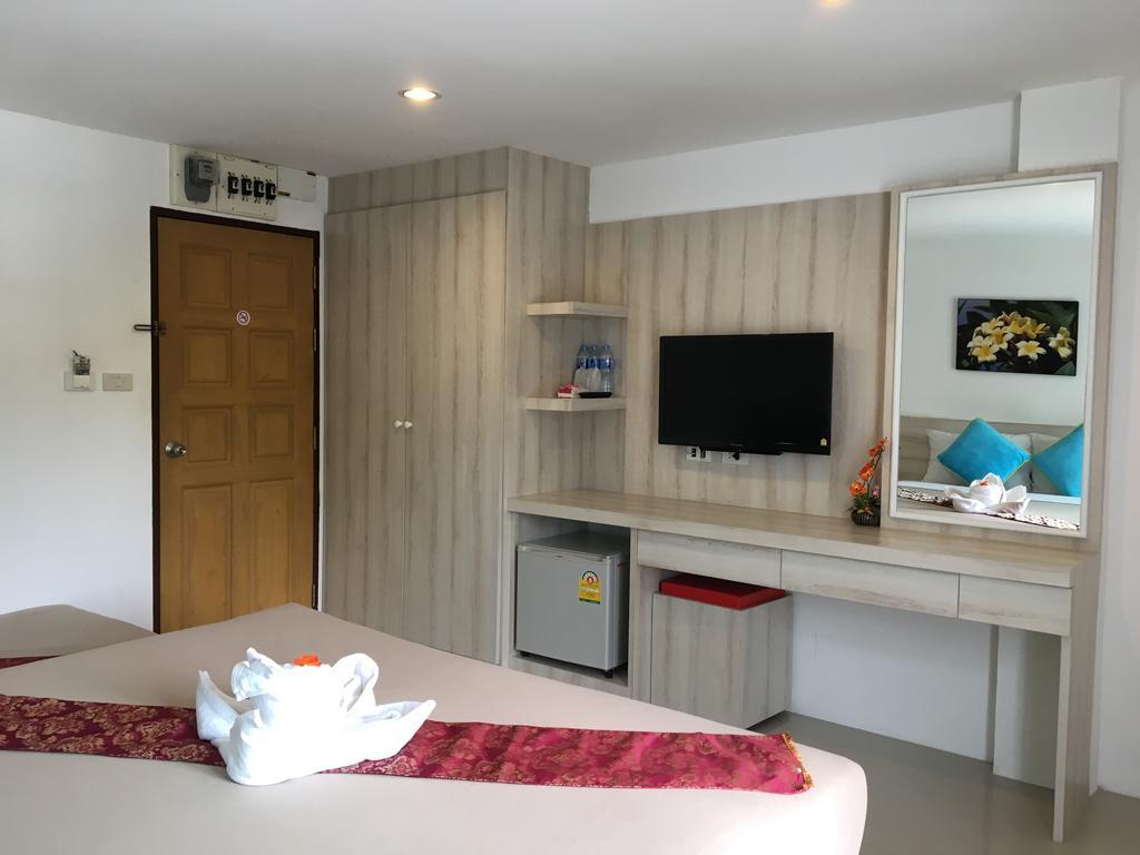 Phuthara Hostel Phuket Extérieur photo