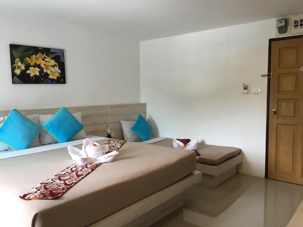Phuthara Hostel Phuket Extérieur photo