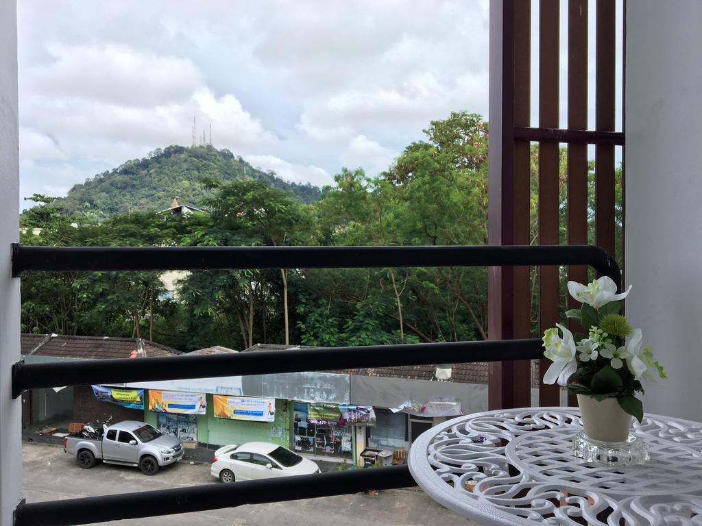 Phuthara Hostel Phuket Extérieur photo