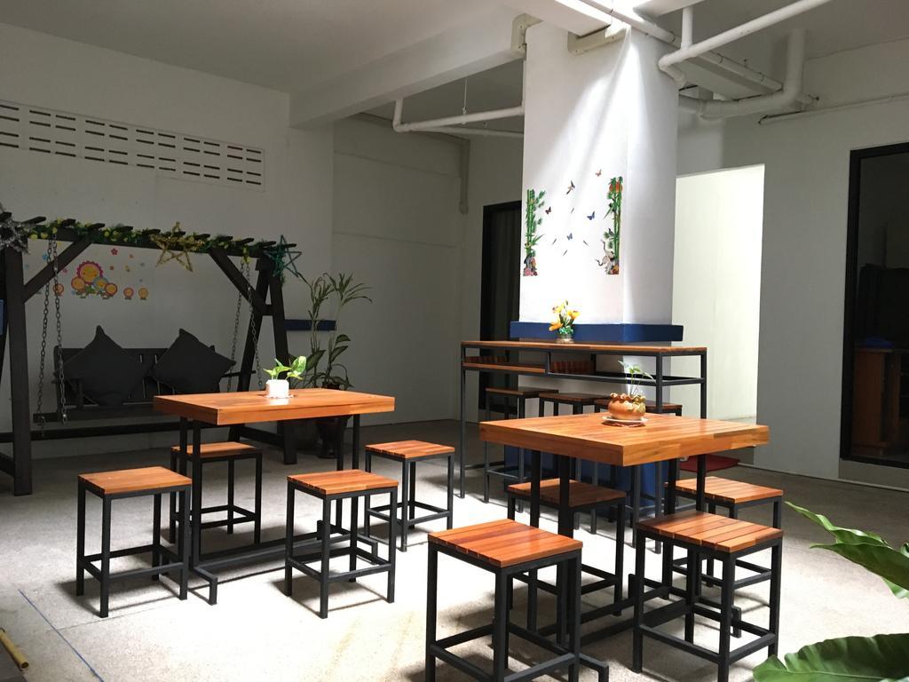 Phuthara Hostel Phuket Extérieur photo