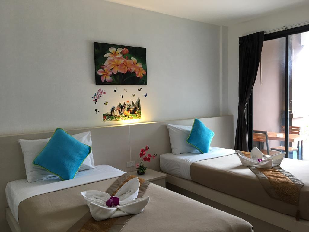 Phuthara Hostel Phuket Extérieur photo