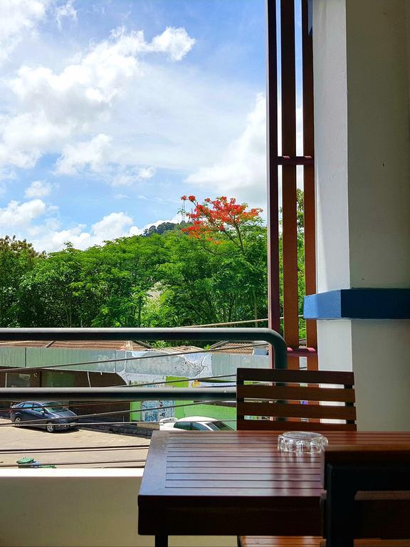 Phuthara Hostel Phuket Extérieur photo