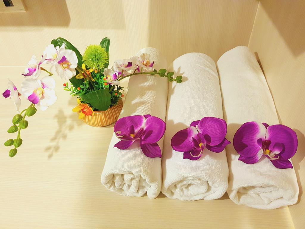 Phuthara Hostel Phuket Extérieur photo