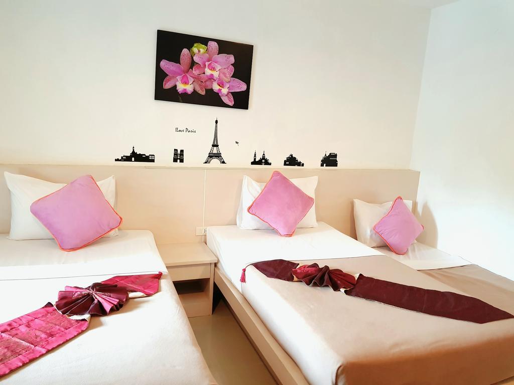 Phuthara Hostel Phuket Extérieur photo