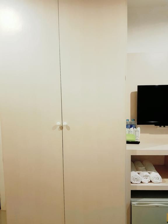 Phuthara Hostel Phuket Extérieur photo