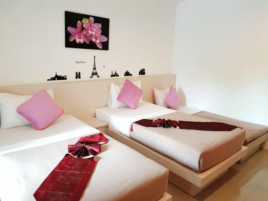 Phuthara Hostel Phuket Extérieur photo