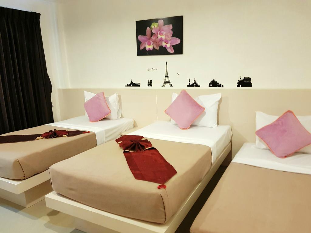 Phuthara Hostel Phuket Extérieur photo
