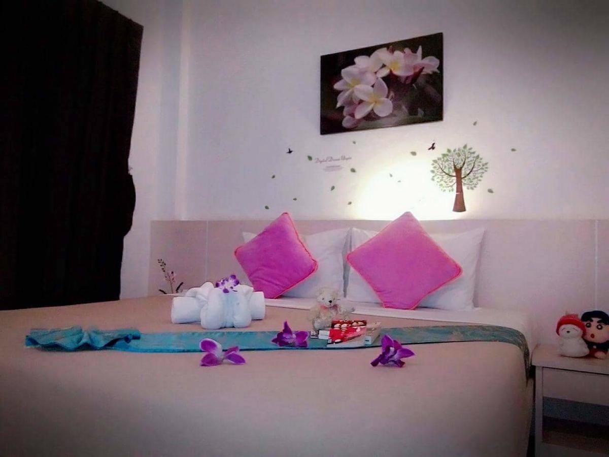 Phuthara Hostel Phuket Extérieur photo