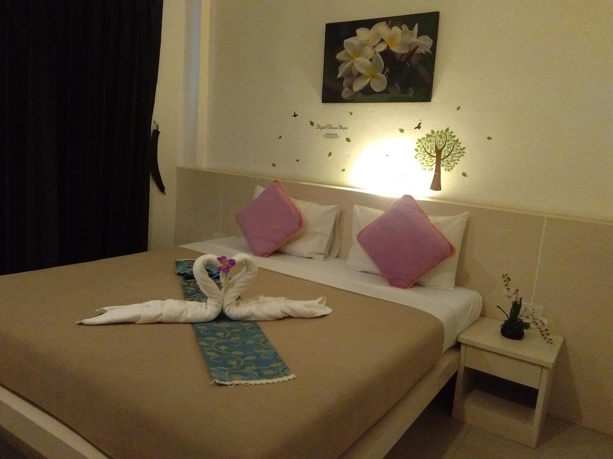 Phuthara Hostel Phuket Extérieur photo