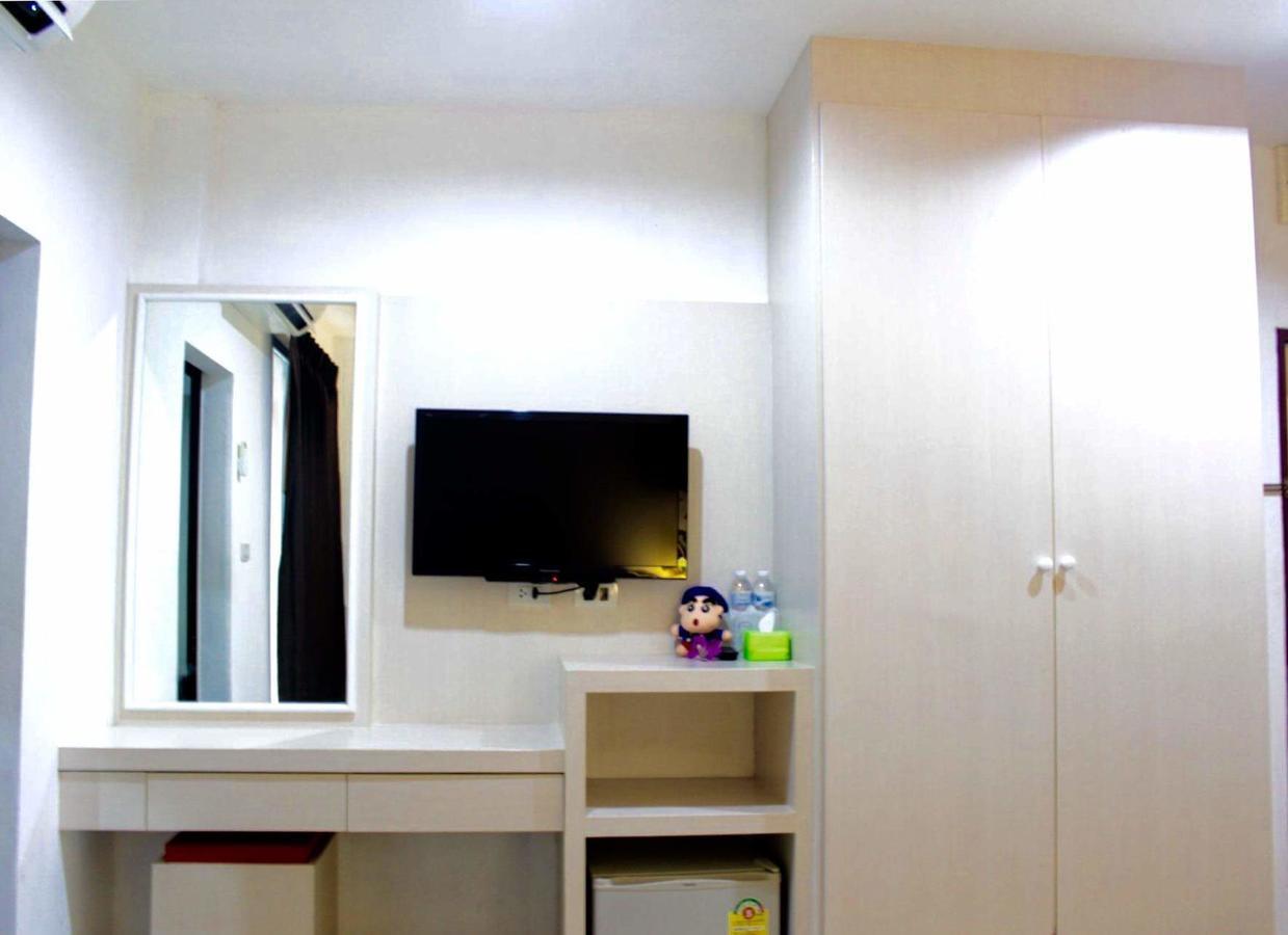 Phuthara Hostel Phuket Extérieur photo