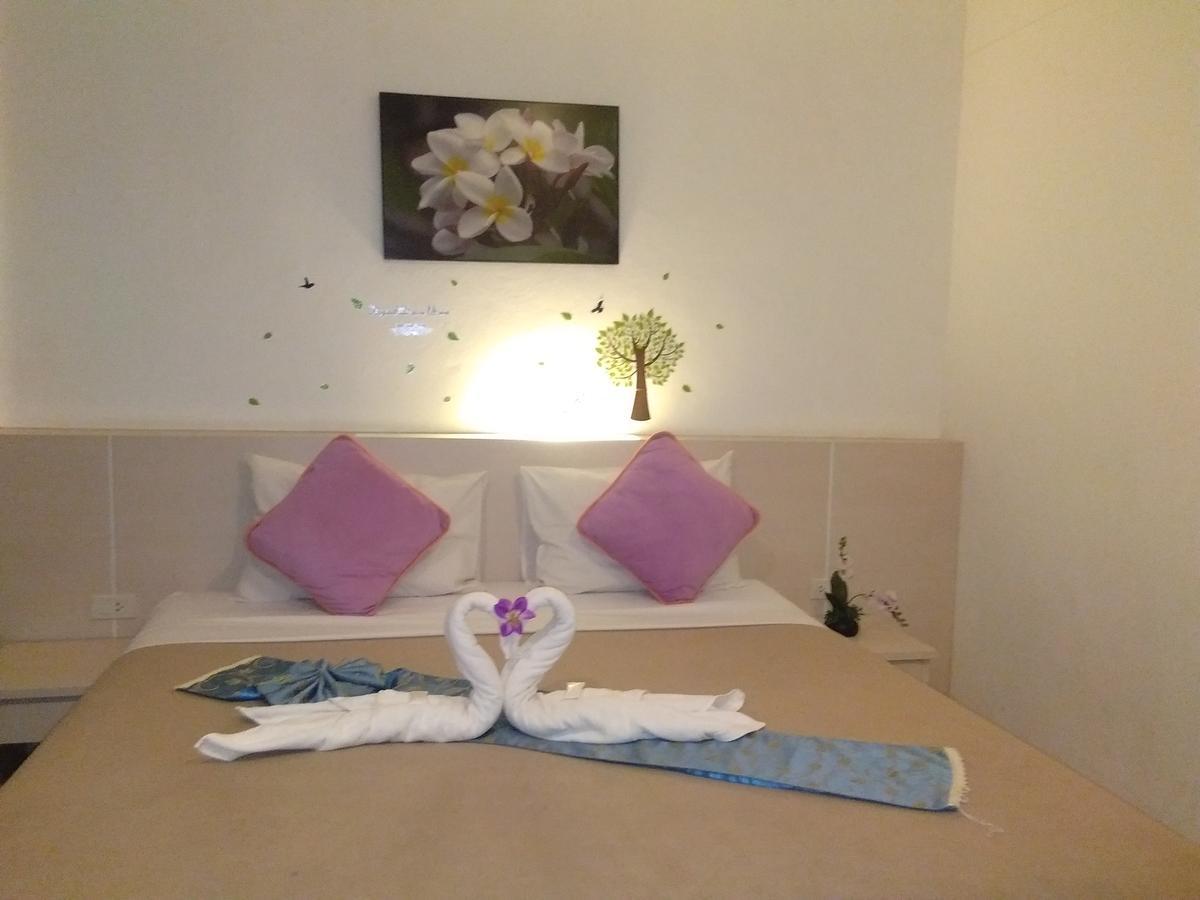 Phuthara Hostel Phuket Extérieur photo