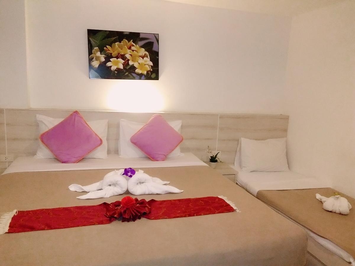 Phuthara Hostel Phuket Extérieur photo