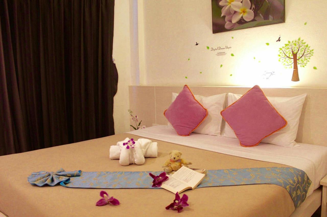 Phuthara Hostel Phuket Extérieur photo