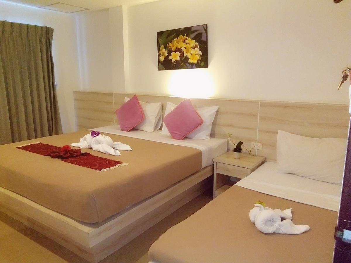 Phuthara Hostel Phuket Extérieur photo