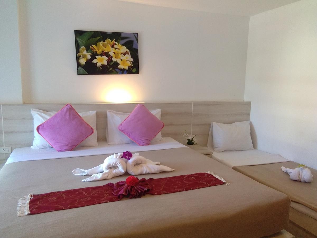 Phuthara Hostel Phuket Extérieur photo