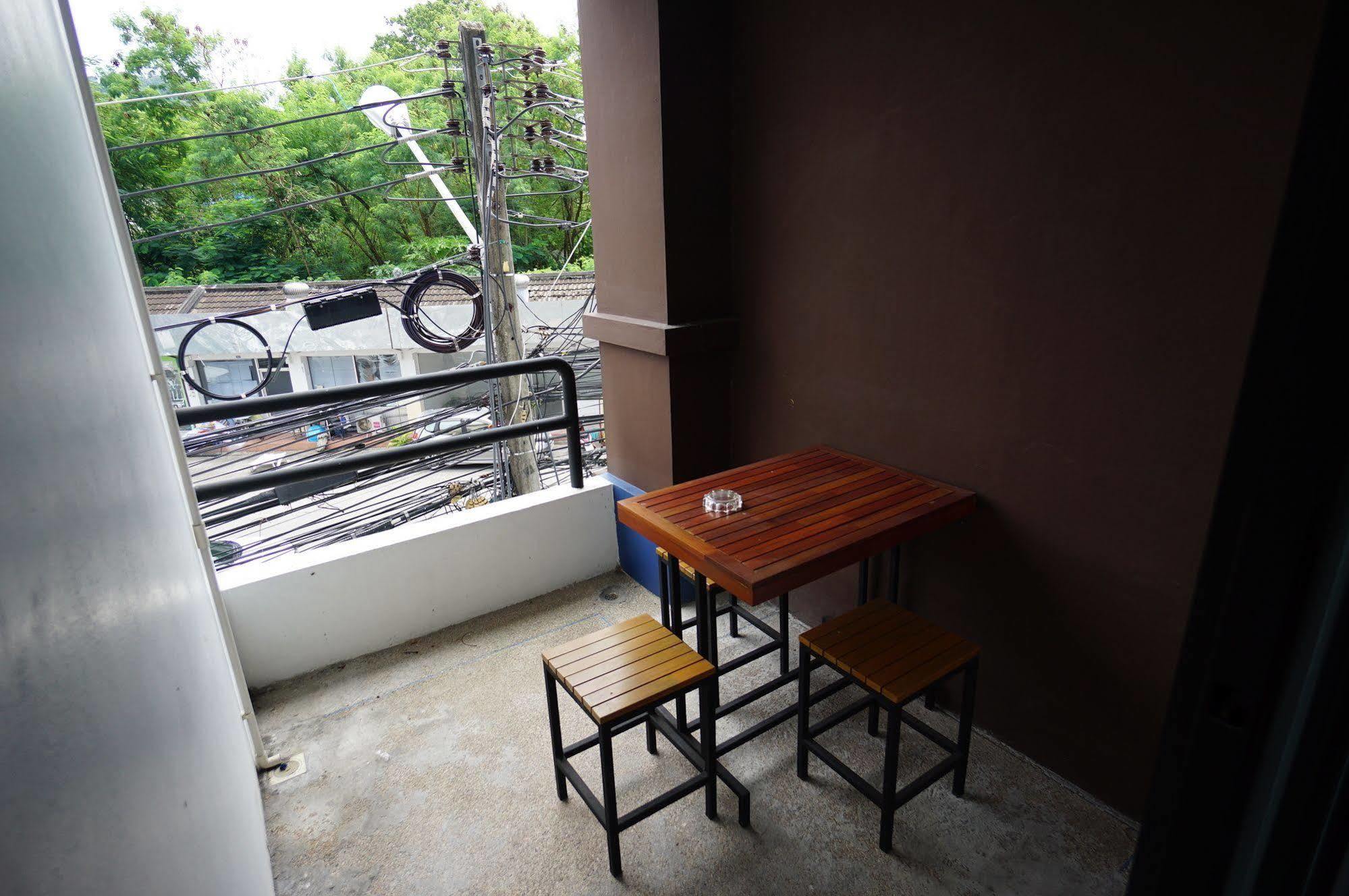 Phuthara Hostel Phuket Extérieur photo