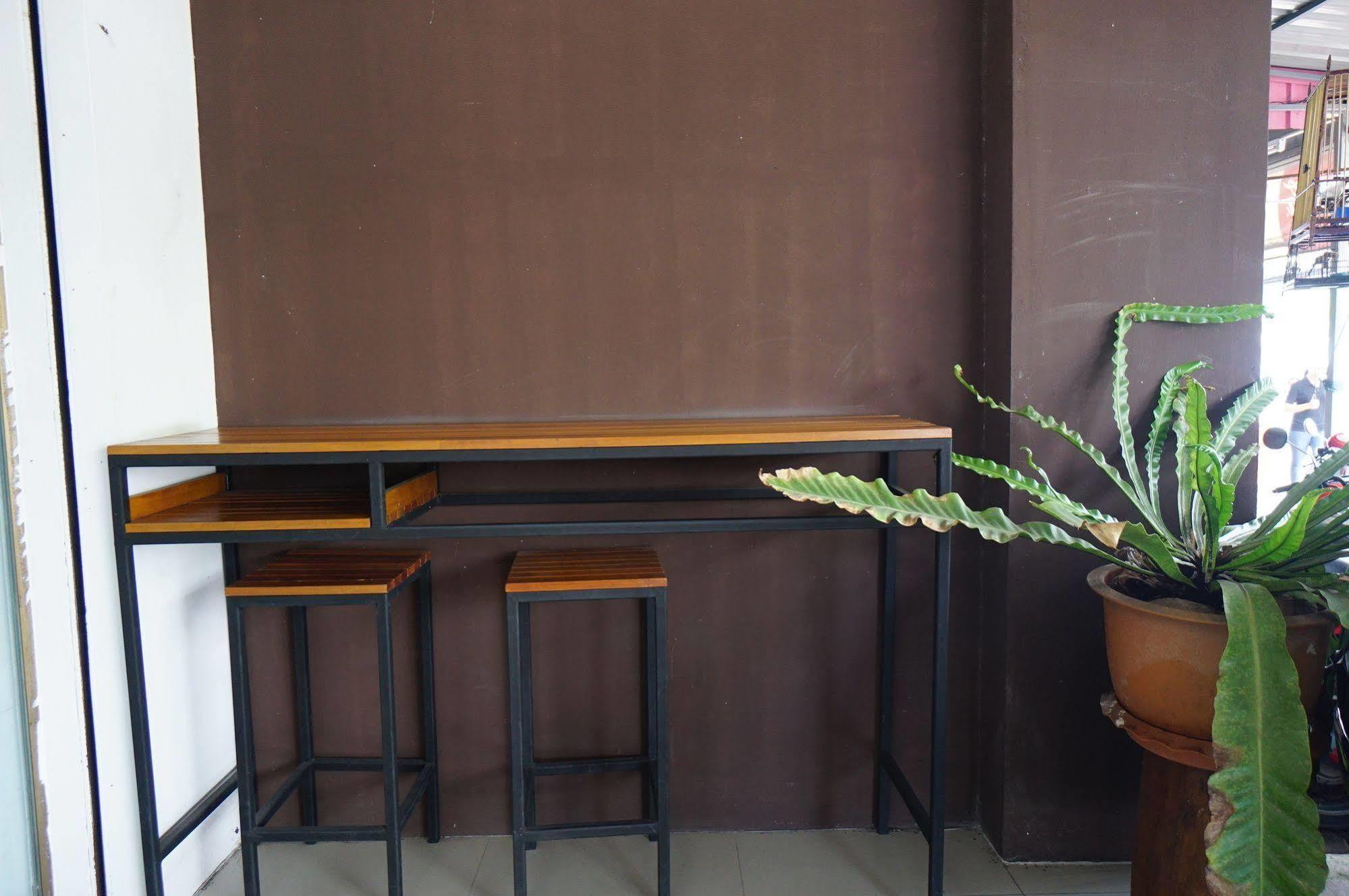 Phuthara Hostel Phuket Extérieur photo